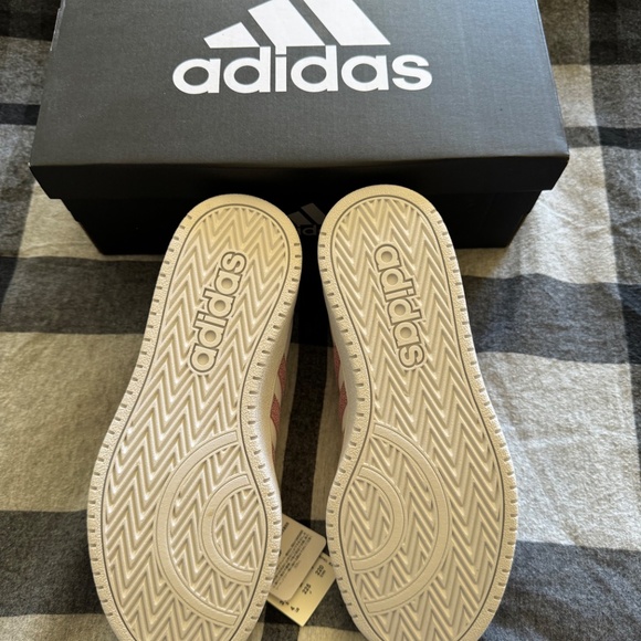 Adidas Kids Hoops 2.0K Shoes - Brand New with Tags - White with Pink Glitter!! - Picture 3 of 10